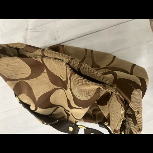 Beautiful Coach Hobo Purse - Picture 3 of 16